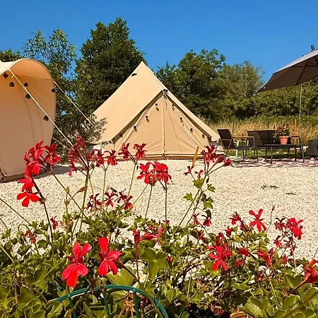 Campsite Glamping La Yurta Nel Luxe Ingerichte 6persoons Belltent *
