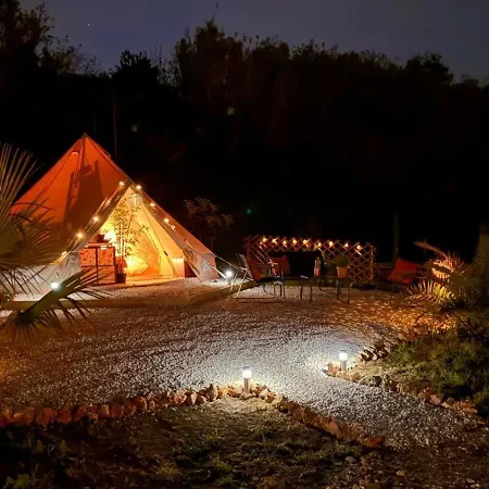Kamp alanı Glamping La Yurta Nel Luxe Ingerichte 6persoons Glamping Tent *