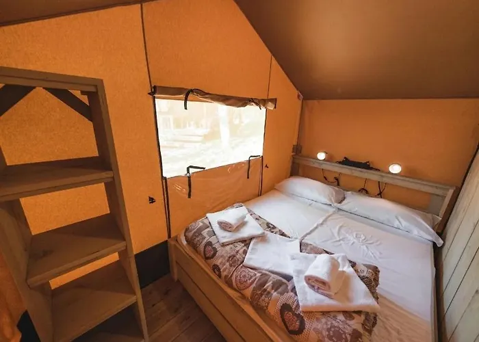 Glamping La Yurta Nel Luxe Ingerichte 6persoons Glamping Tent